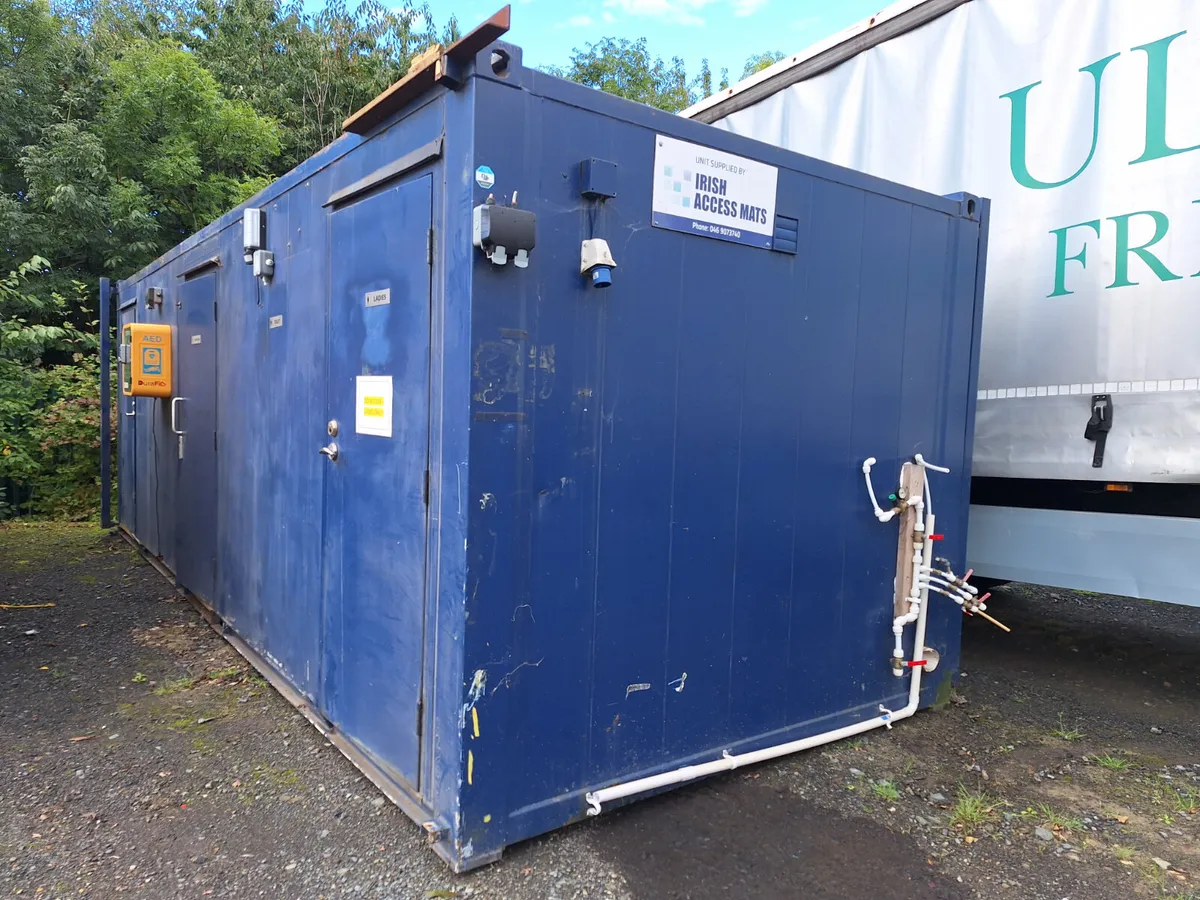 Approx: 23 x 9 Toilet Block For Auction - Image 1