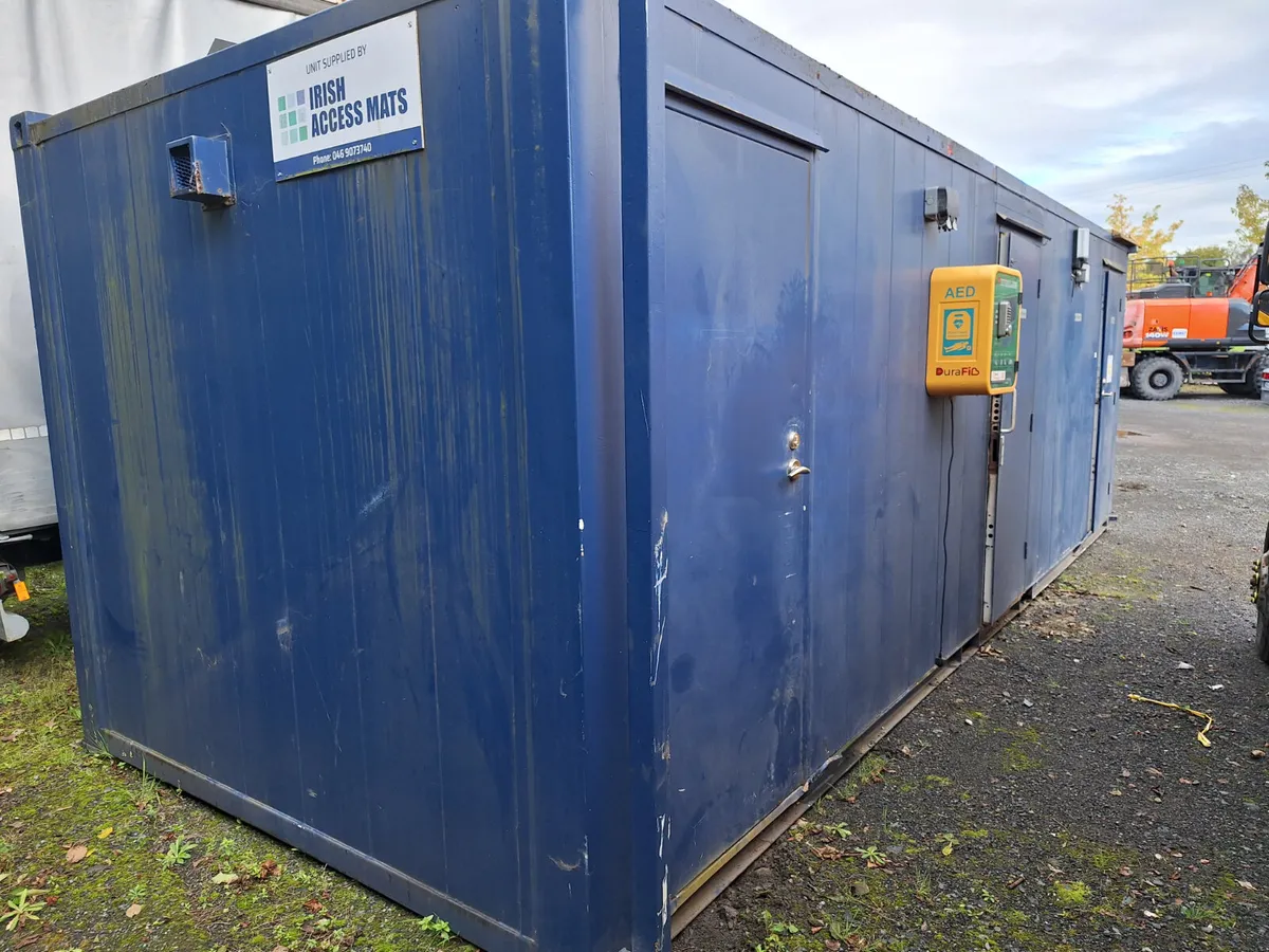 Approx: 23 x 9 Toilet Block For Auction - Image 2
