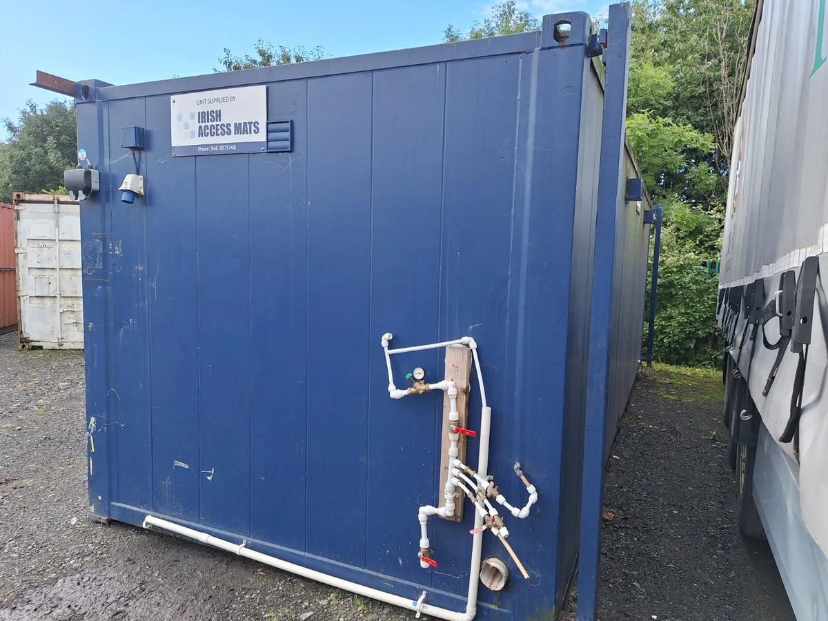 Approx: 23 x 9 Toilet Block For Auction - Image 3