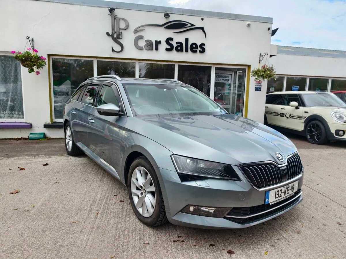 Skoda Superb 2.0 TDI 150bhp Style Estate - Image 2