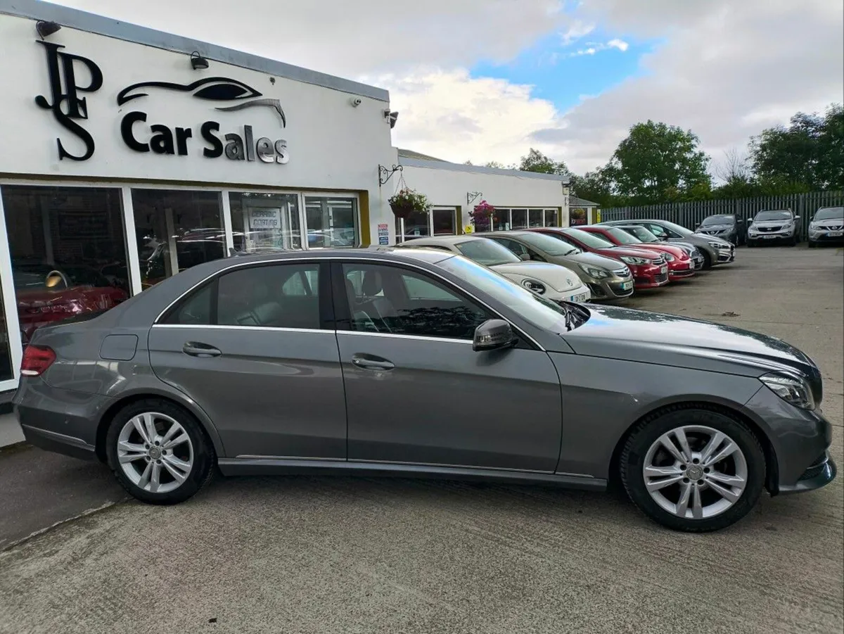 Mercedes-Benz E-Class E 200 BLUETEC CLASSIC A/T - Image 4