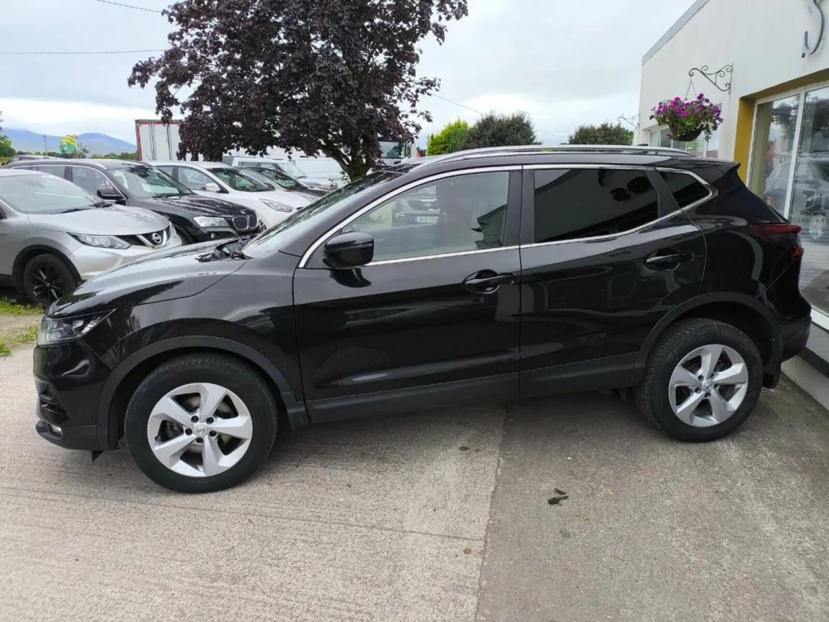 Nissan Qashqai 1.7d SV 4WD inc VAT - Image 4