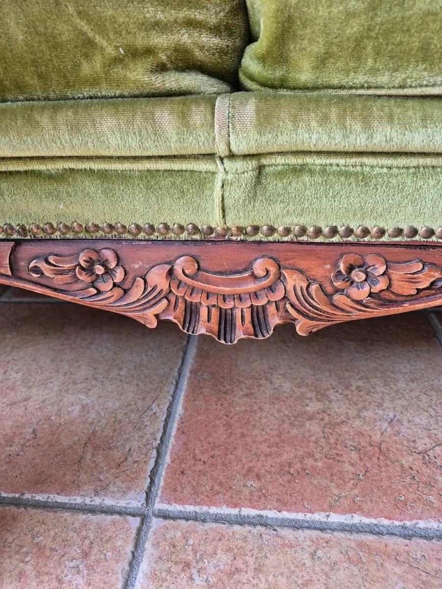Victorian Settee in green velvet - Image 3