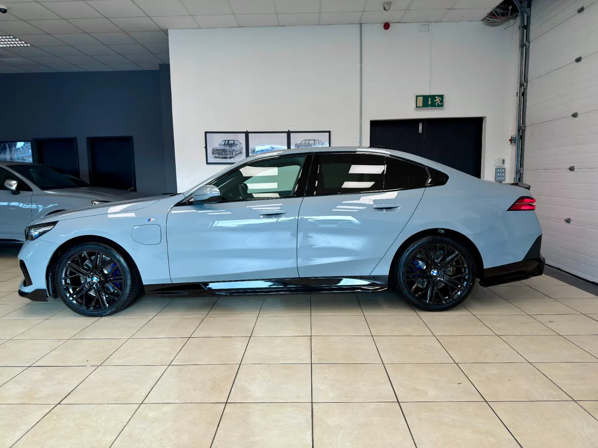 BMW 530E MSPORT - Image 2