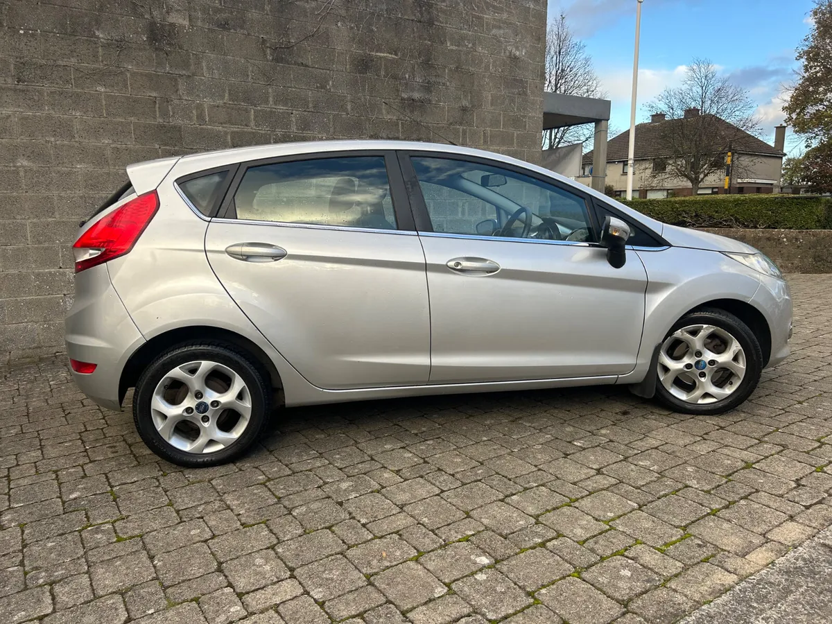 Ford Fiesta 2010 TITANIUM 1.4 D 68PS 5DR DSL - Image 2