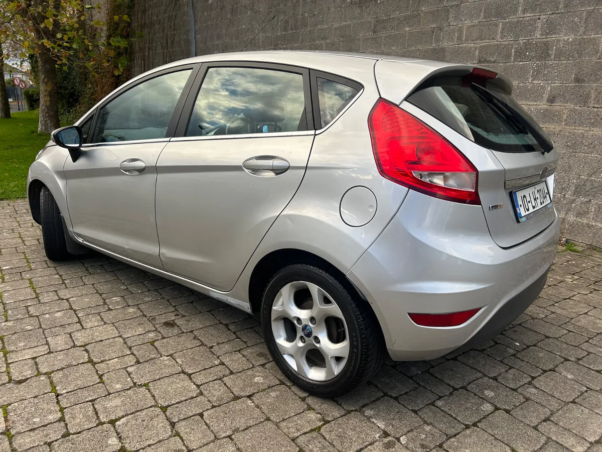 Ford Fiesta 2010 TITANIUM 1.4 D 68PS 5DR DSL - Image 4