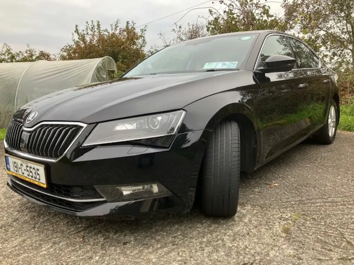Skoda Superb 2019 - Image 2