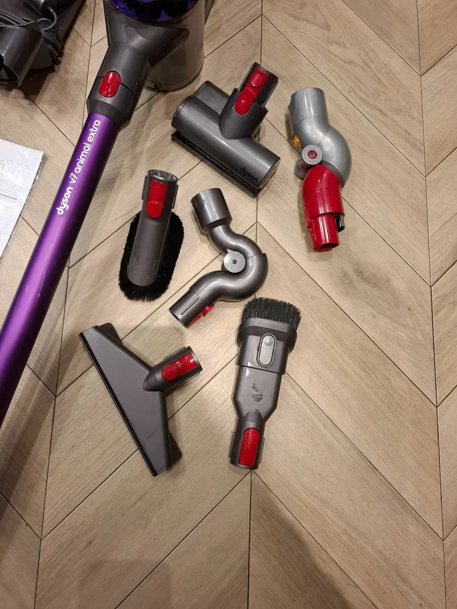 Dyson v7 animal extra cordless hoover - Image 3