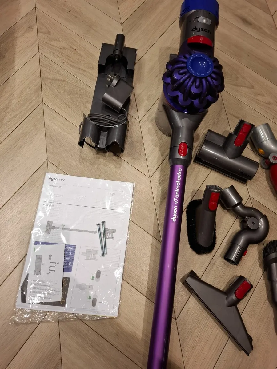 Dyson v7 animal extra cordless hoover - Image 2