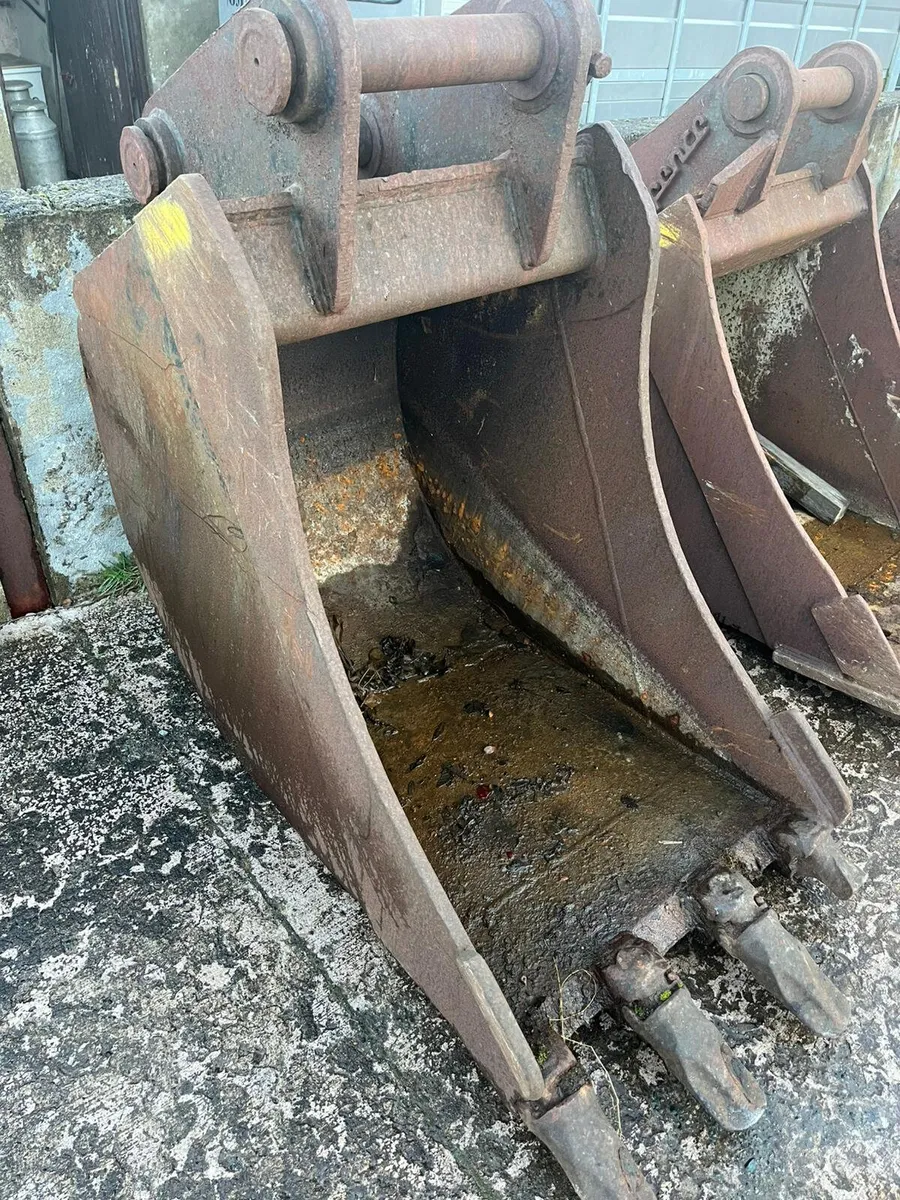 20T Digging Bucket 750mm 80mm Pins - Image 2
