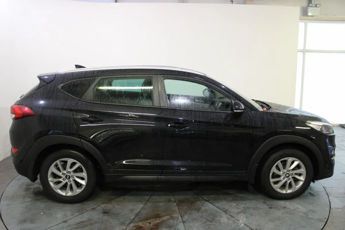 Hyundai Tucson 1.7 D Executive SE - Image 3
