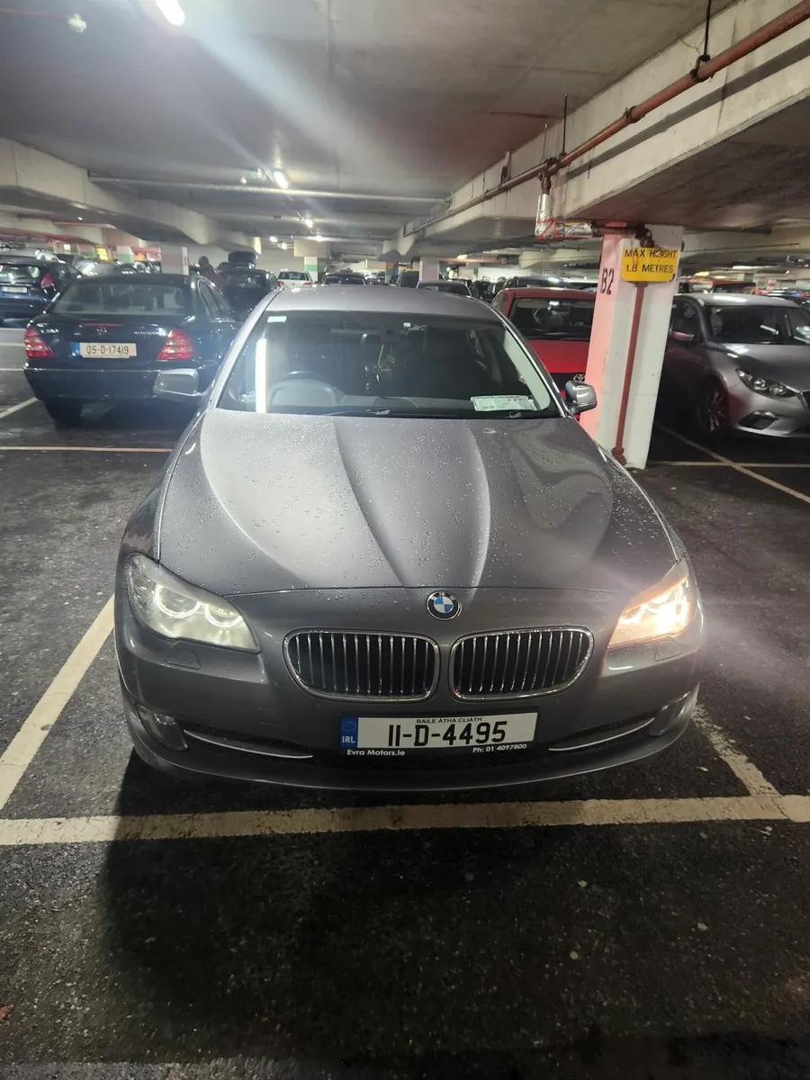 BMW 5-Series 2011 - Image 2
