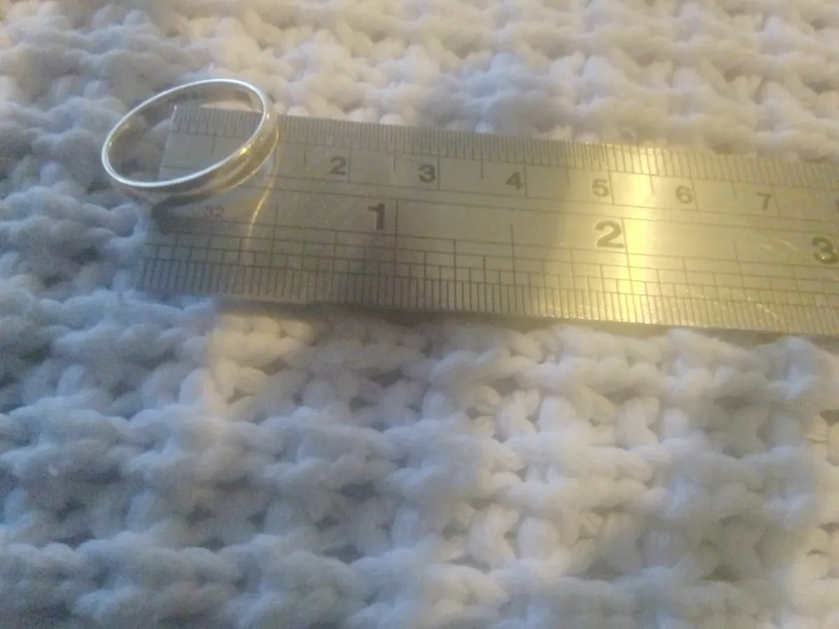 VICTORIAN 9ct GOLD PLAIN BAND RING SIZE N-O - Image 3