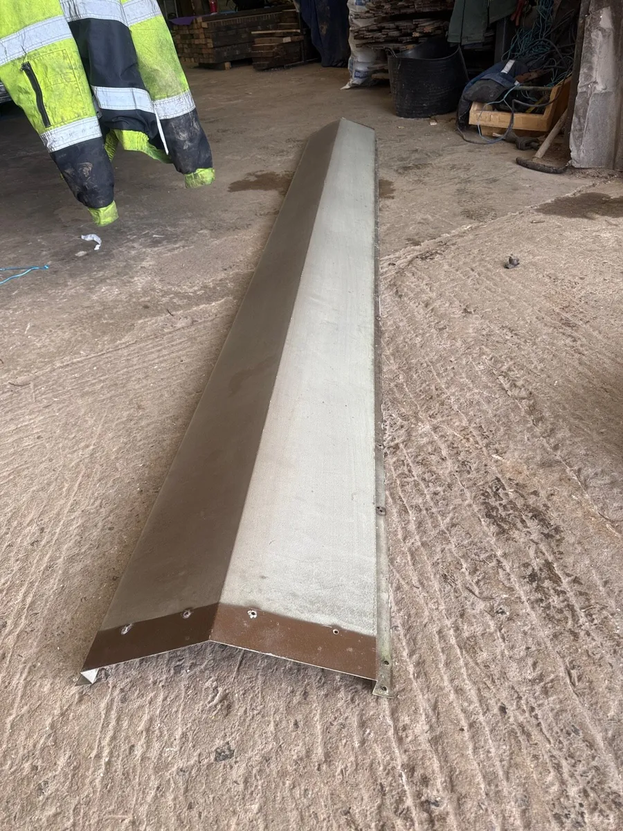 Flashing & Ridge 2nd hand 3m lengths - Image 1