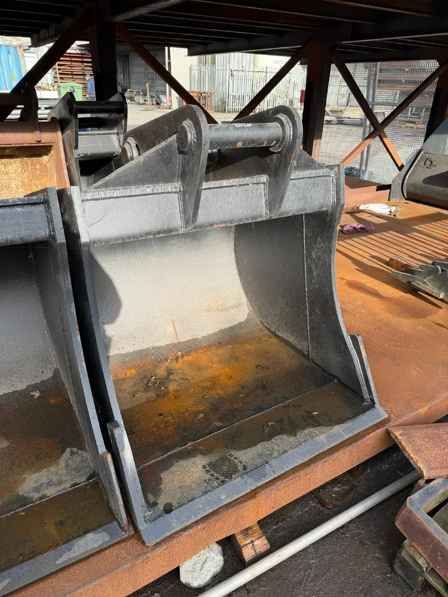 12T 1m Gummy Bucket - Image 1