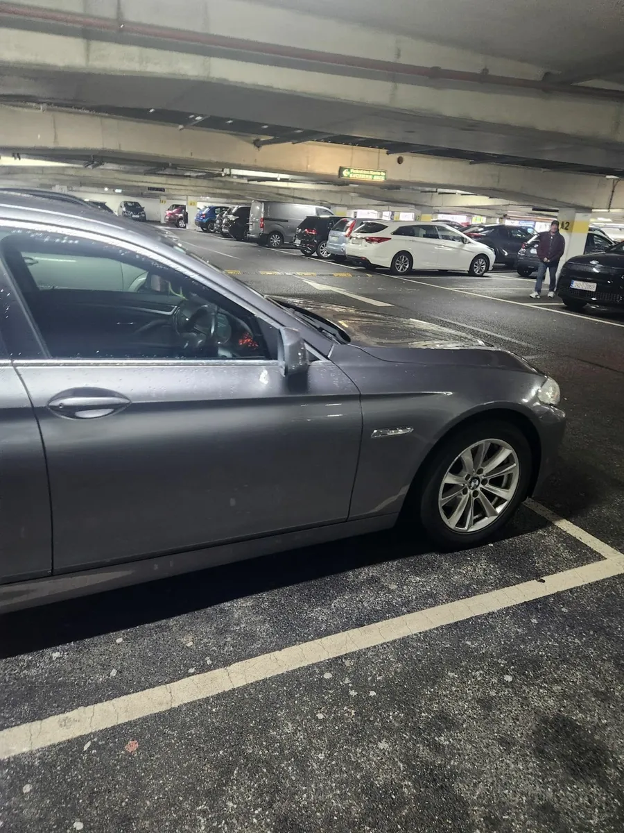 BMW 5-Series 2011 - Image 3