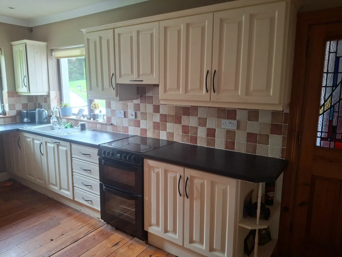 Fitted kitchen - Image 1