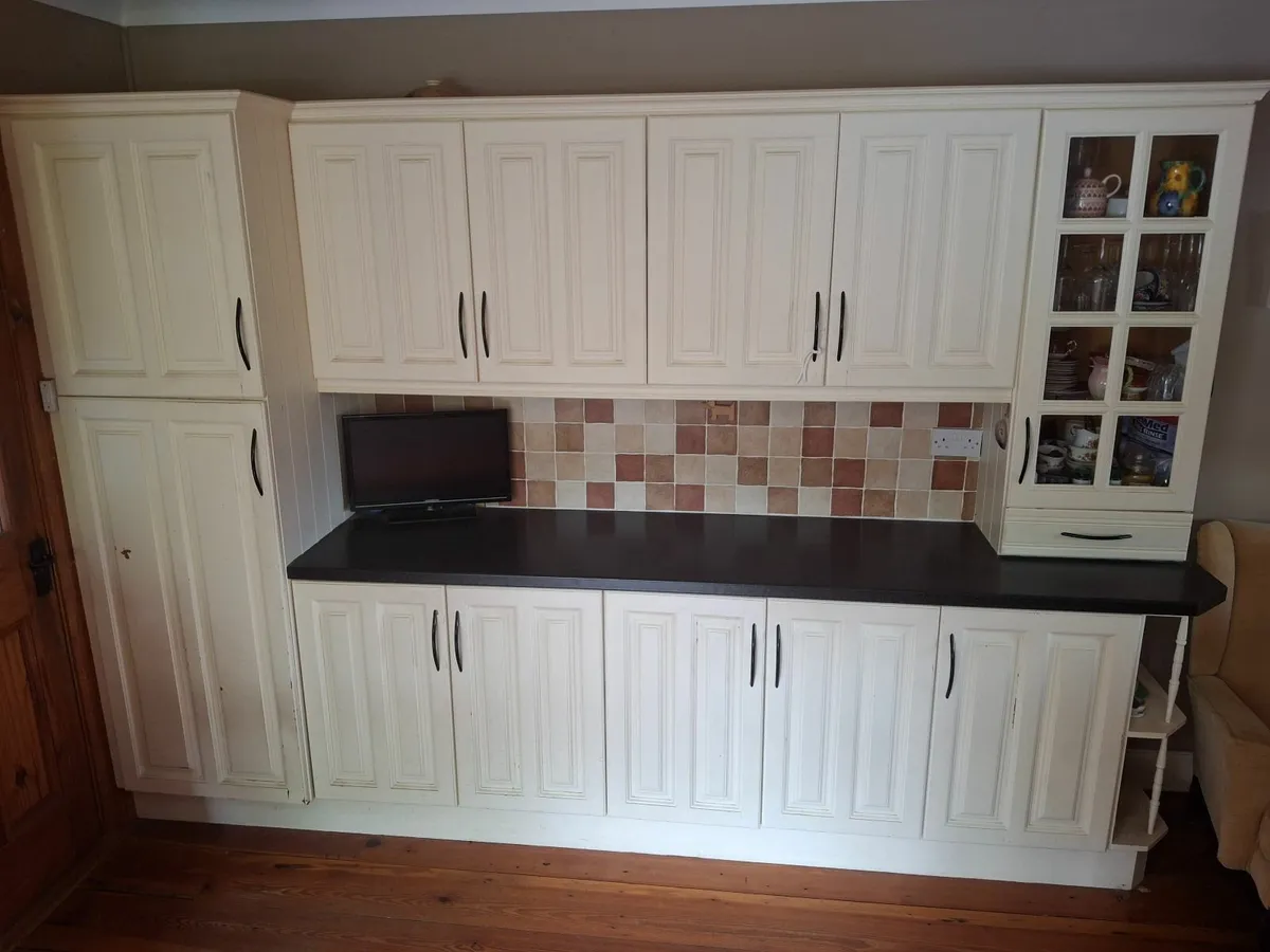 Fitted kitchen - Image 2