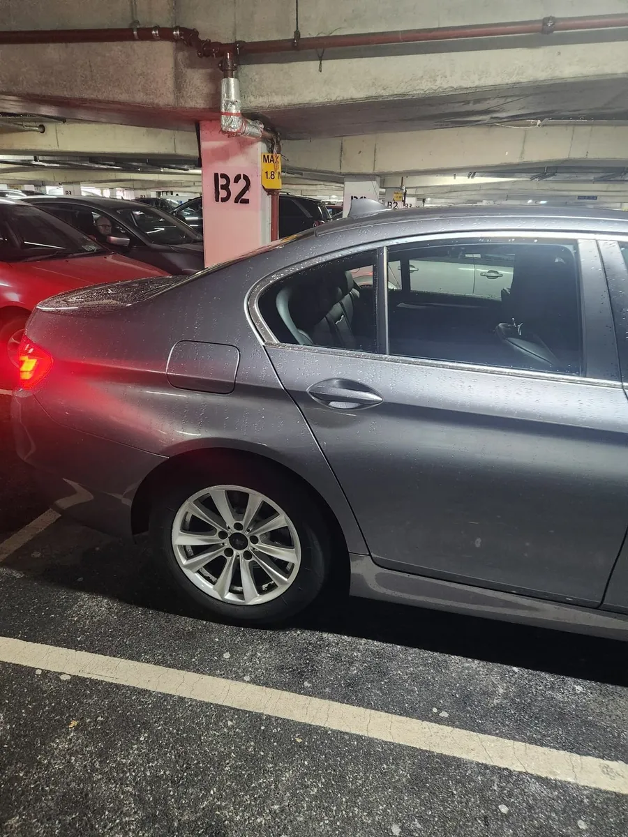 BMW 5-Series 2011 - Image 4