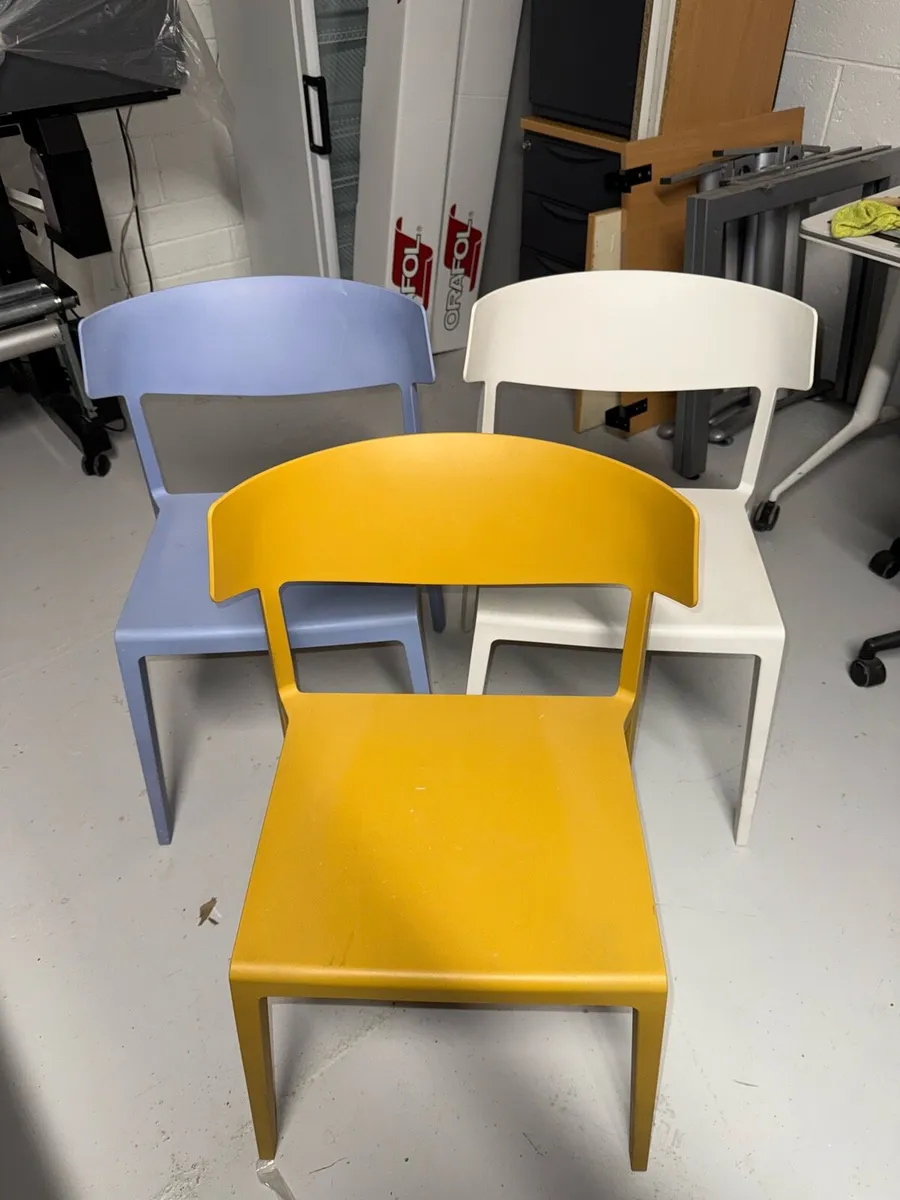 Chair - Plastic - Image 1