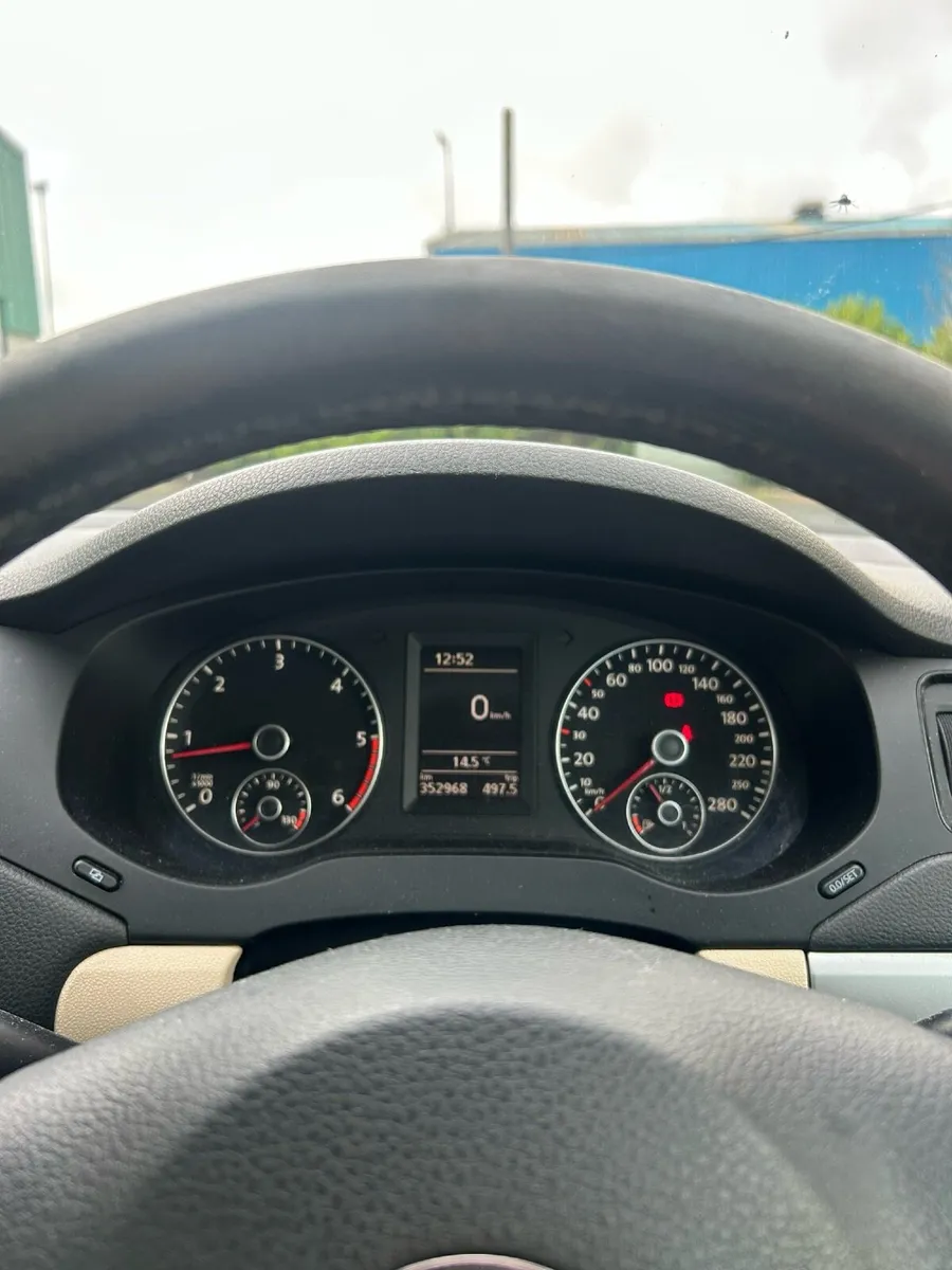 Volkswagen Jetta 2011 - Image 3