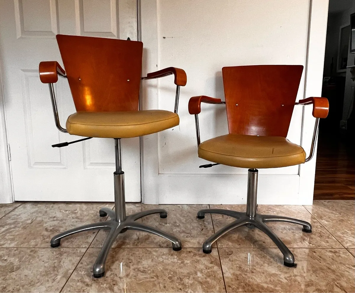 Retro swivel height adjustable barber chairs - Image 1