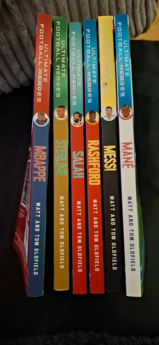 Ultimate Football Heroes Books x 6 - Image 1