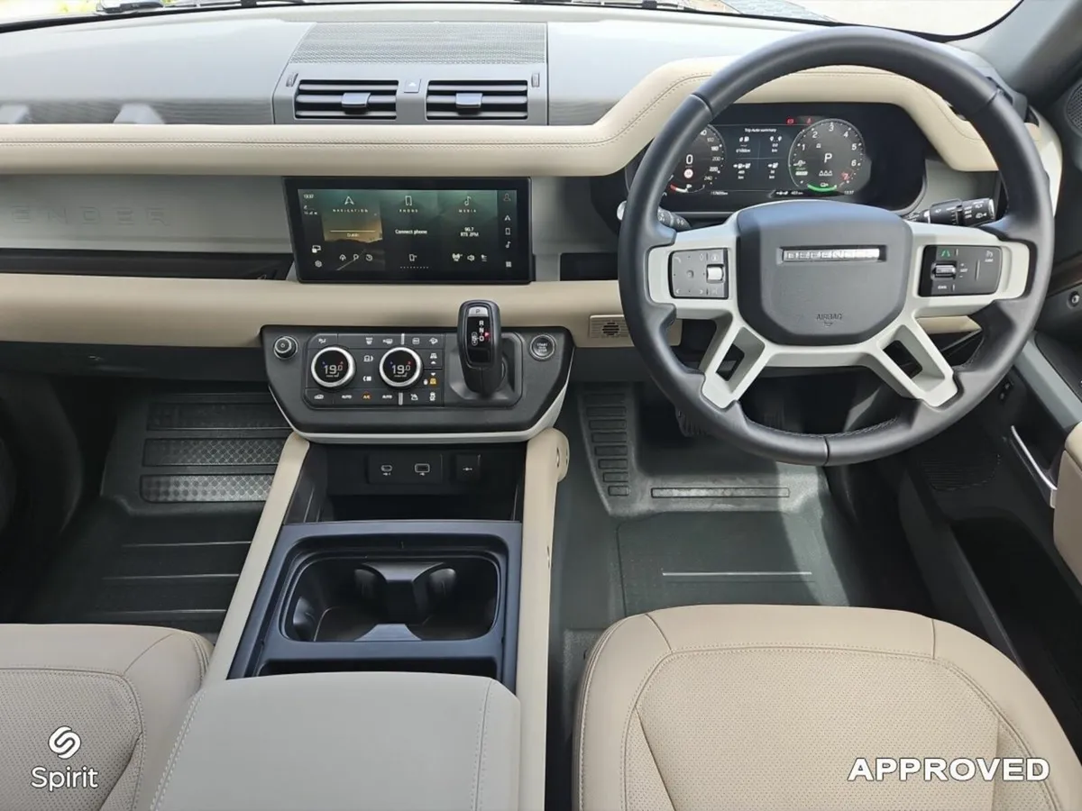 Land Rover Defender 110 PHEV S Campaign - Image 4