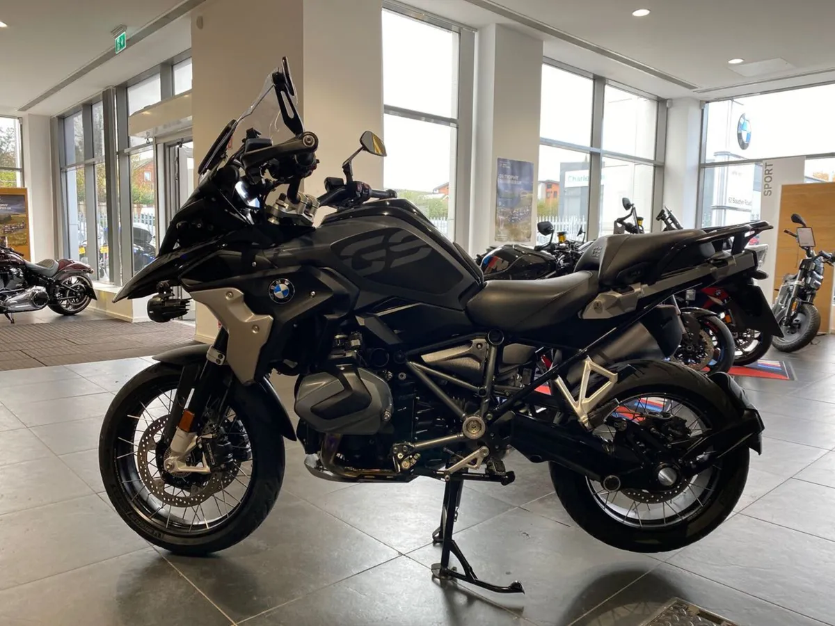 2022 BMW R1250GS TE - Heated Seats & Fog Lights! - Image 2