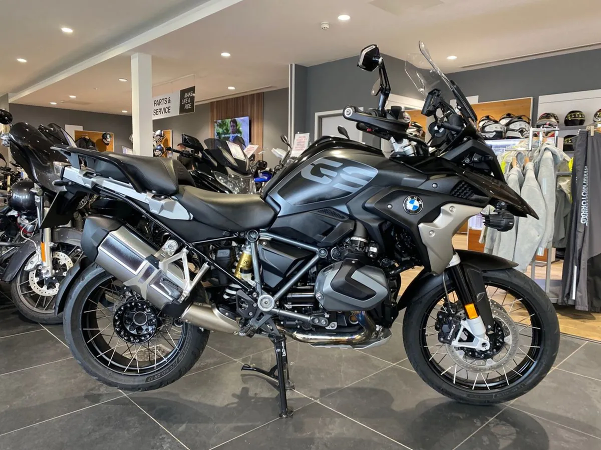 2022 BMW R1250GS TE - Heated Seats & Fog Lights! - Image 1