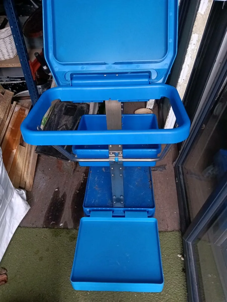 Cleaning trolley - Image 1