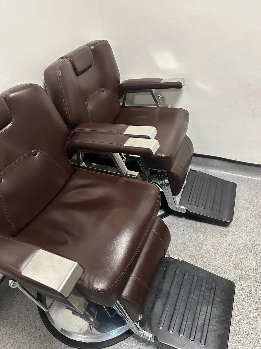 Barber chair - Image 1