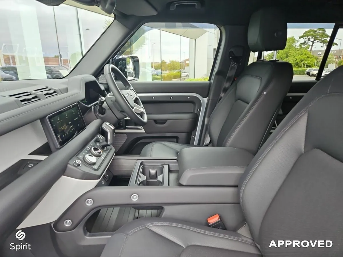 Land Rover Defender 2.0 PHEV X Dynamic S - Image 3