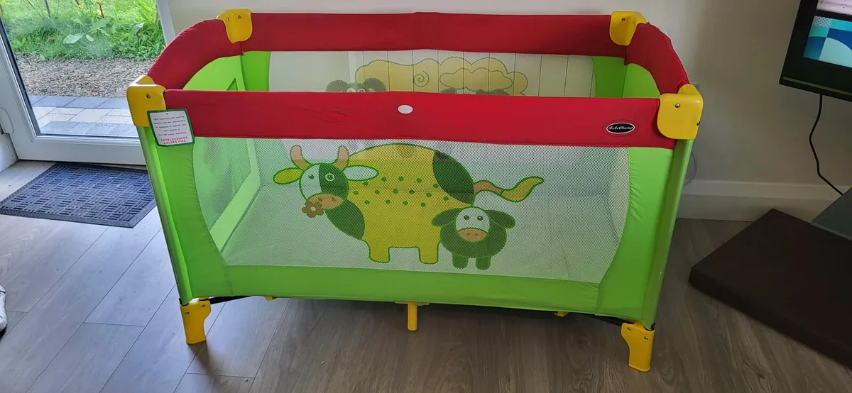 Travel cot (good as new) - Image 2