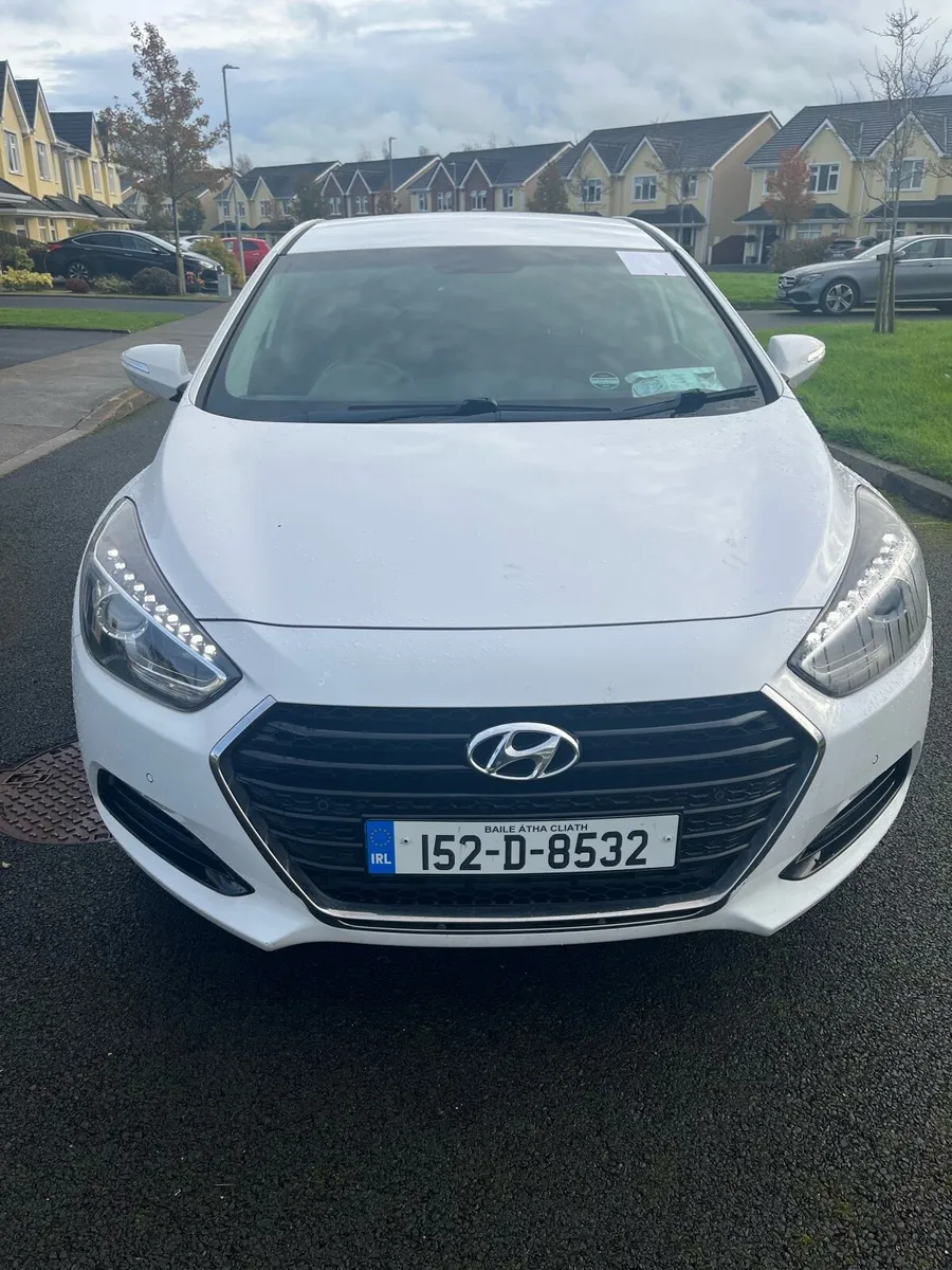 2015 Hyundai i40 Executive Saloon - Image 1