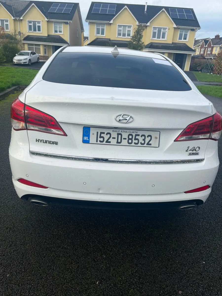 2015 Hyundai i40 Executive Saloon - Image 2