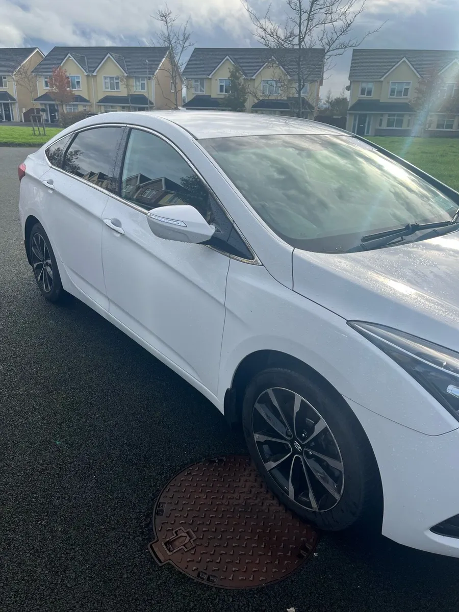 2015 Hyundai i40 Executive Saloon - Image 4