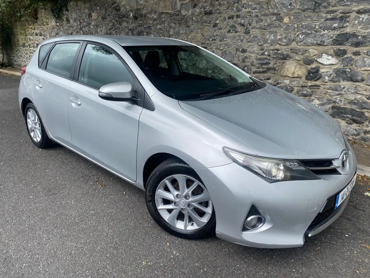 Toyota Auris 2014 1.4 D-4D AURA 4DR - Image 1