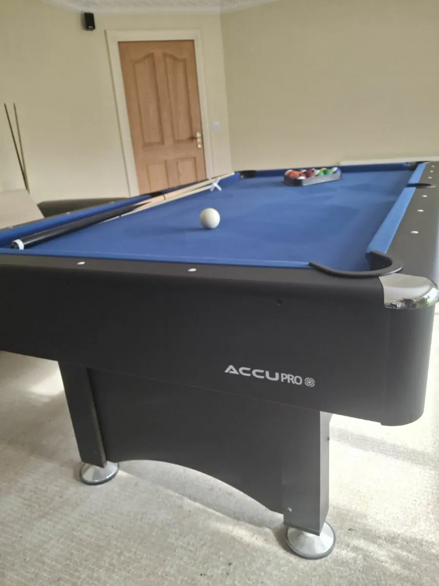 Pool table and accessories - Image 1