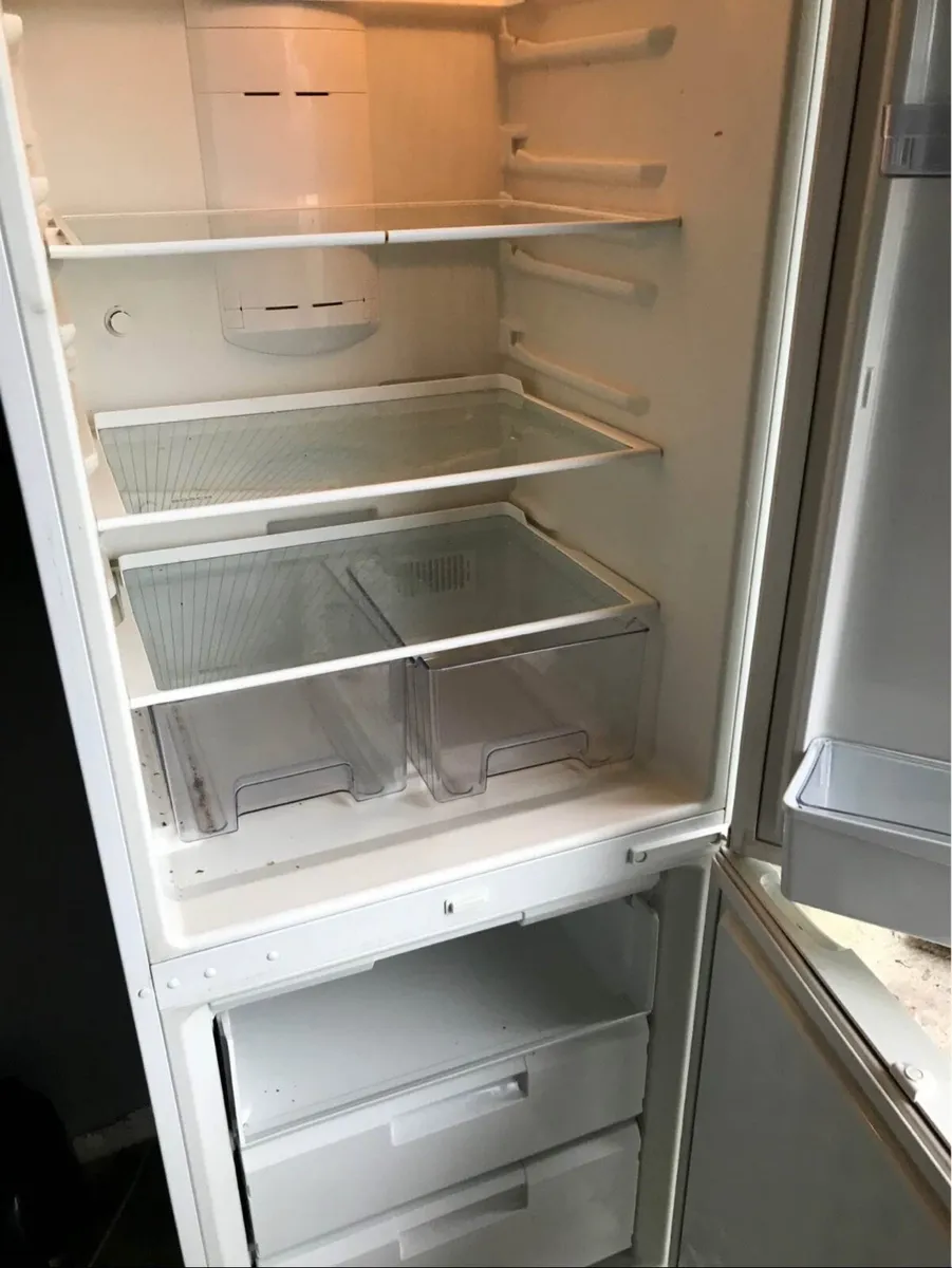 Bosh fridge &freezer - Image 4