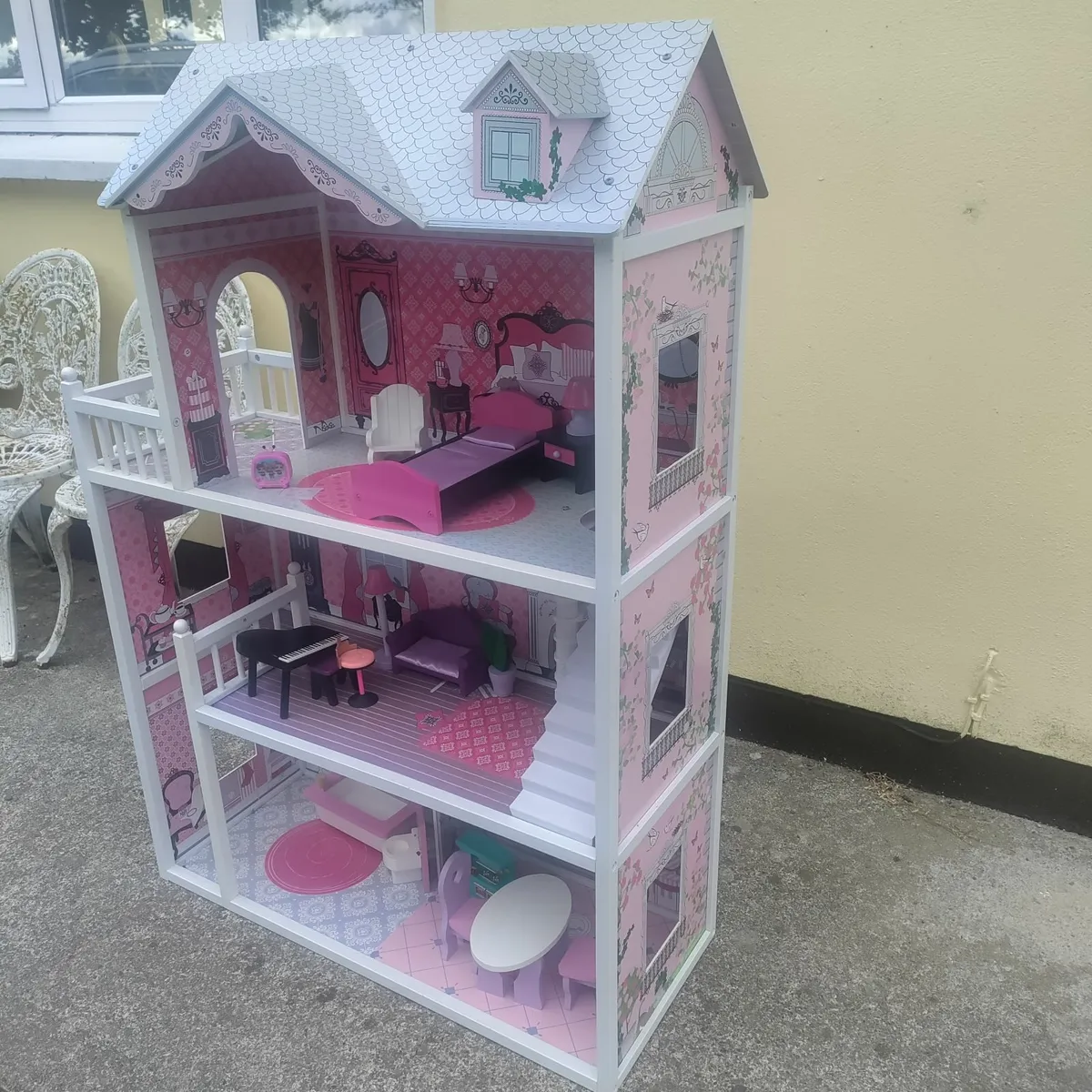 Dolls house - Image 2