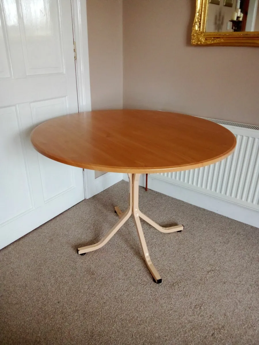 Kitchen/dining table - Image 1