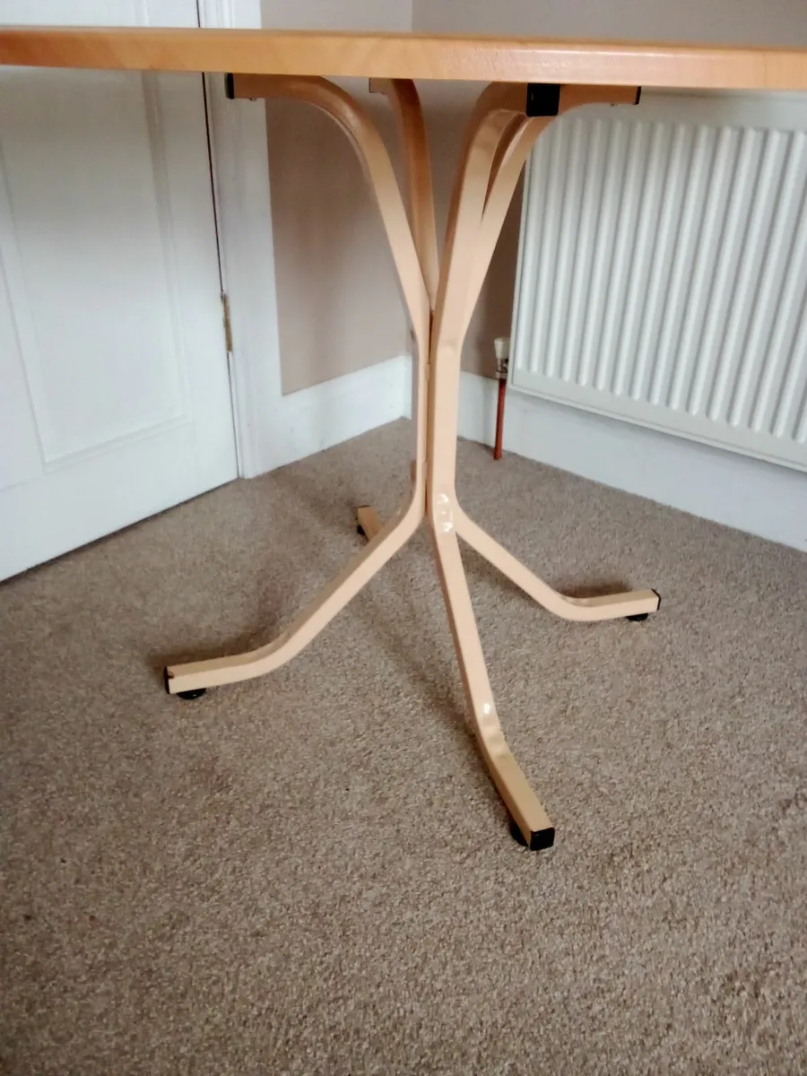 Kitchen/dining table - Image 3