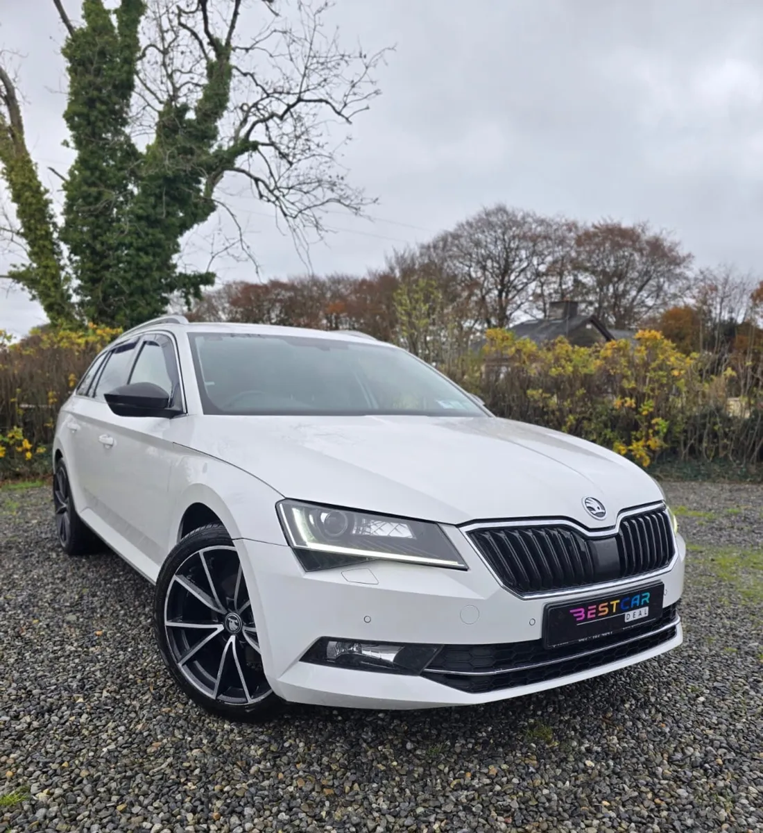 2016 Skoda Superb 2.0 TDI 150bhp Style DSG Auto - Image 2