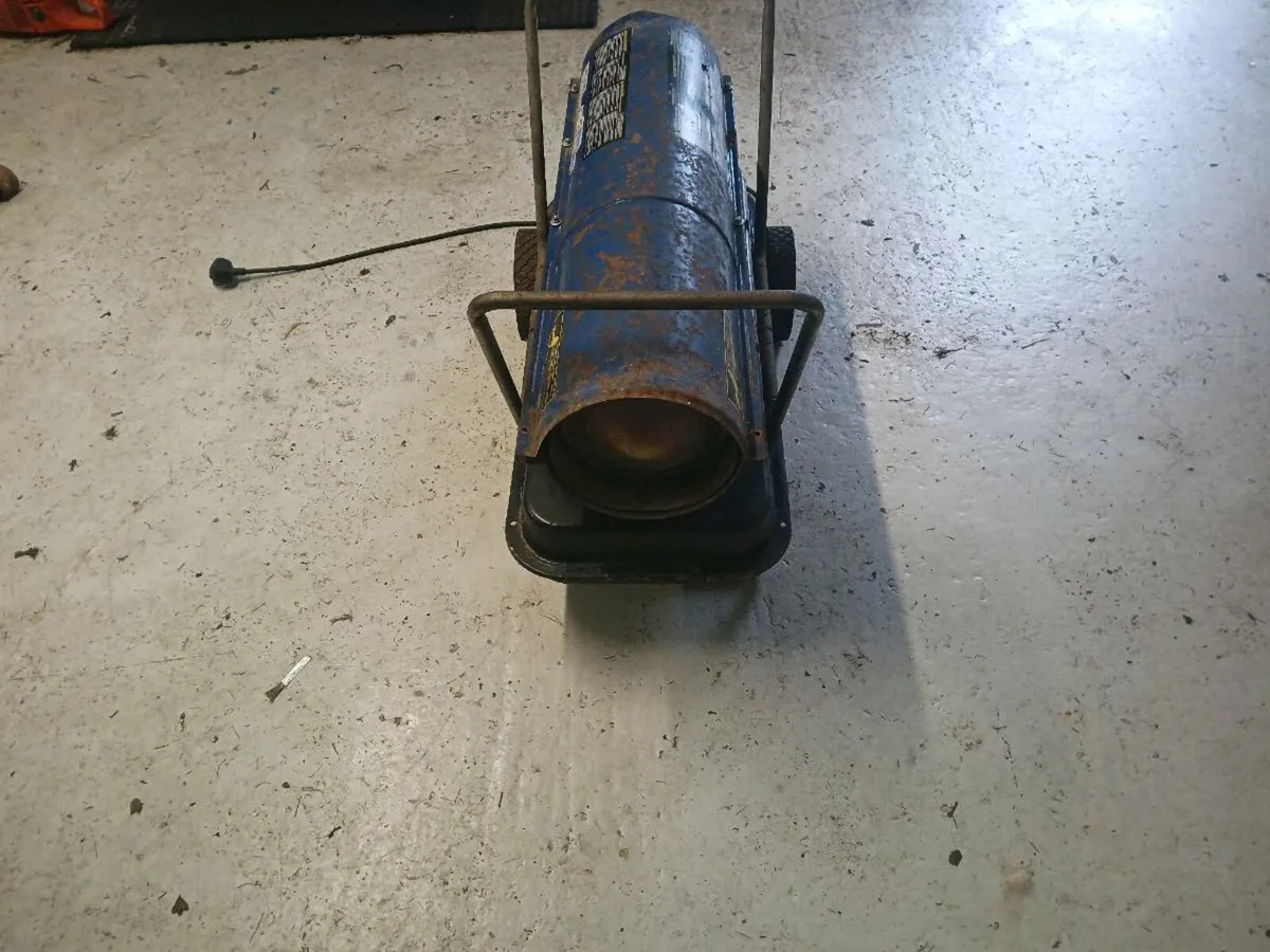 Space heater - Image 1