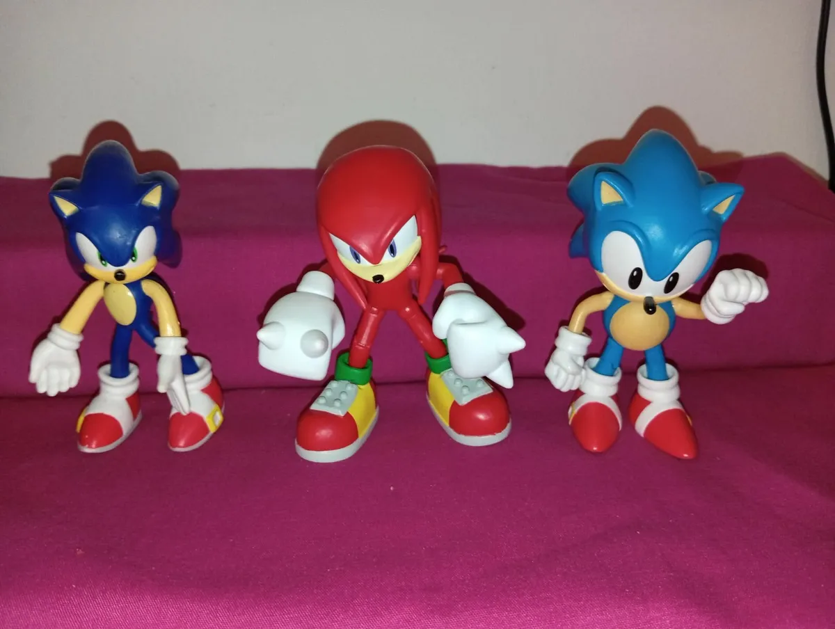 Collection Of Jakks 4" Sonic And Knuckles Figures - Image 1