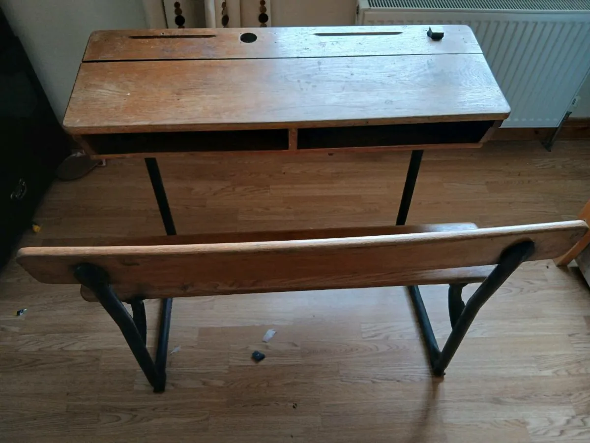 School table - Image 2