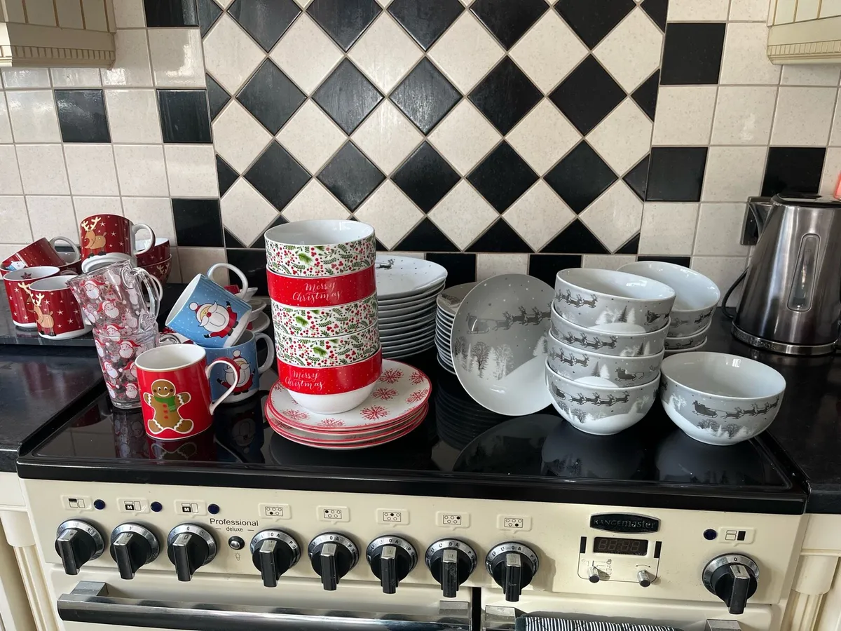 Christmas dishes - Image 1