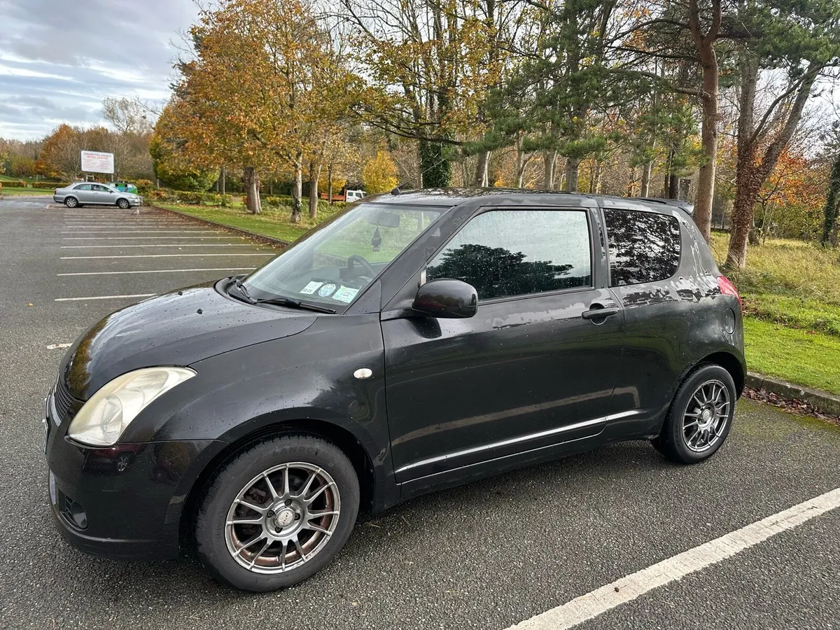 Black 07 Suzuki swift - Image 3