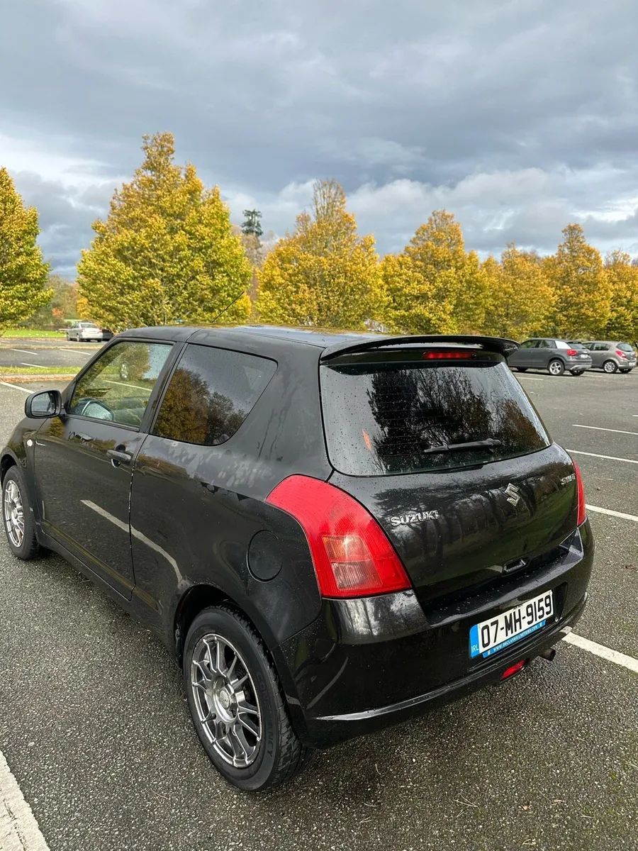 Black 07 Suzuki swift - Image 4